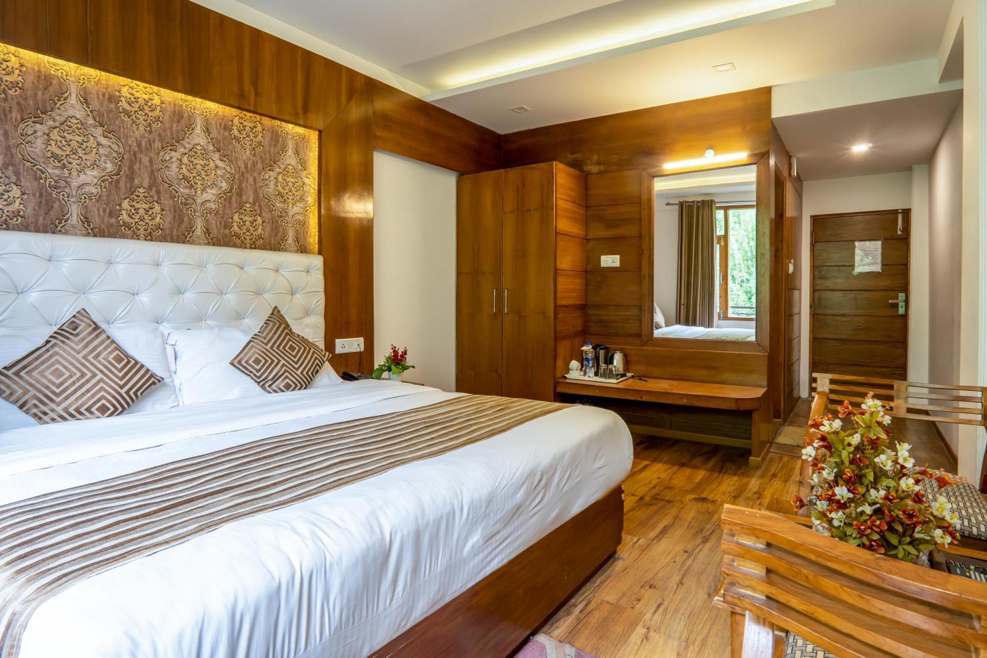 Pristine Inn Manali Luaran gambar